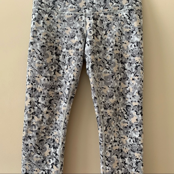 lululemon athletica cropped size 8 yoga leggings - Picture 4 of 13